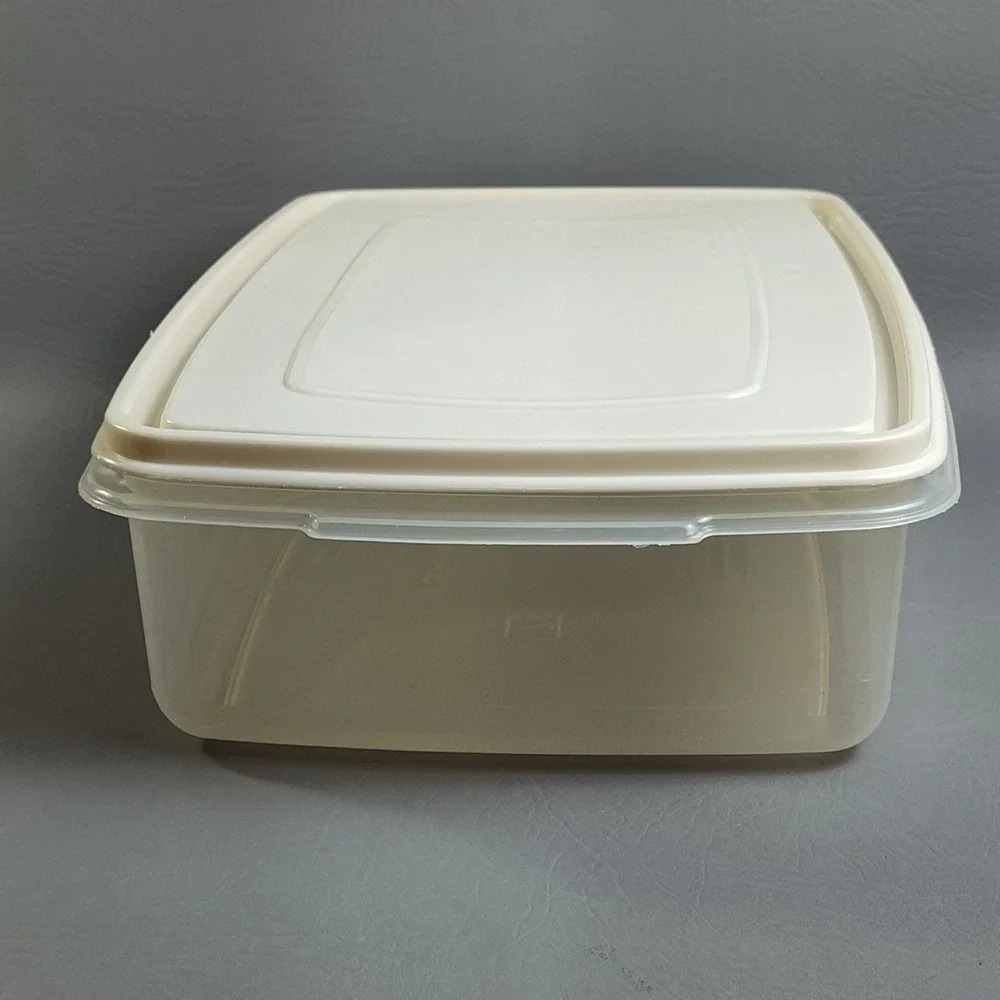 Rubbermaid Servin Saver Lot Of 3- (2) #10 12 Oz & #10 17 Cup Almond‎ Rectangle